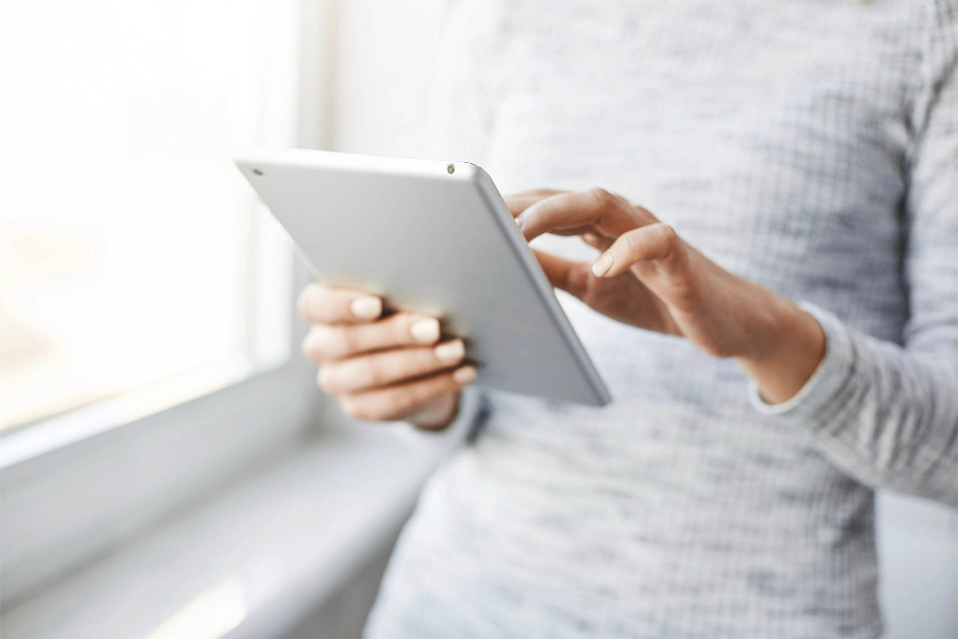 women holds a tablet